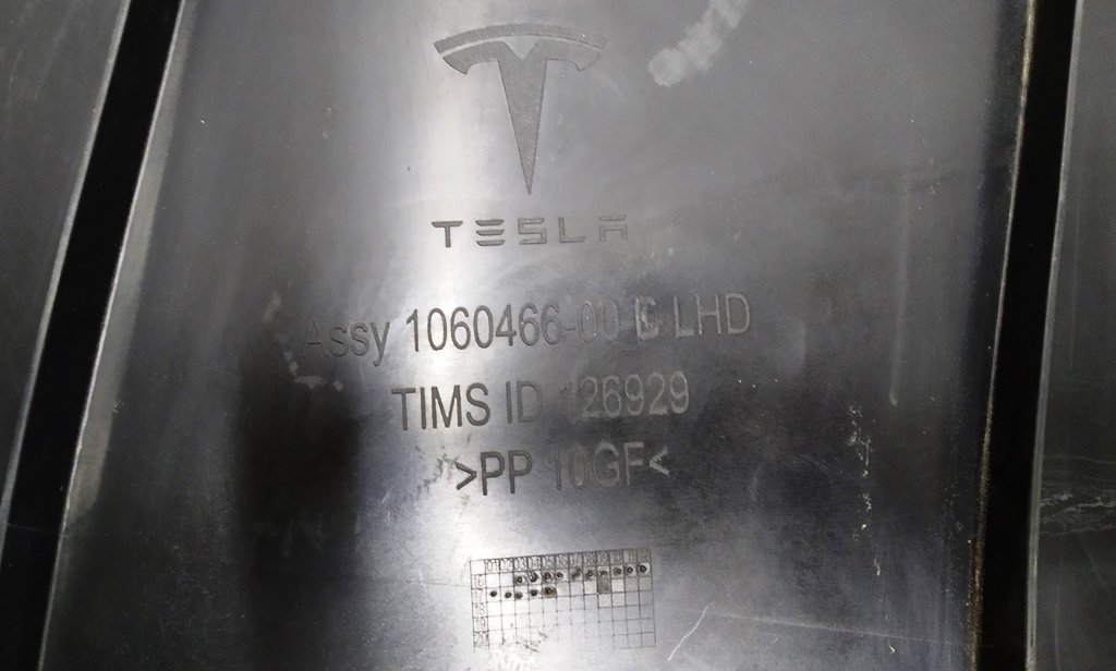 14 Dyfuzor wlotu powietrza do filtra Tesla model S REST 1060466-00-С